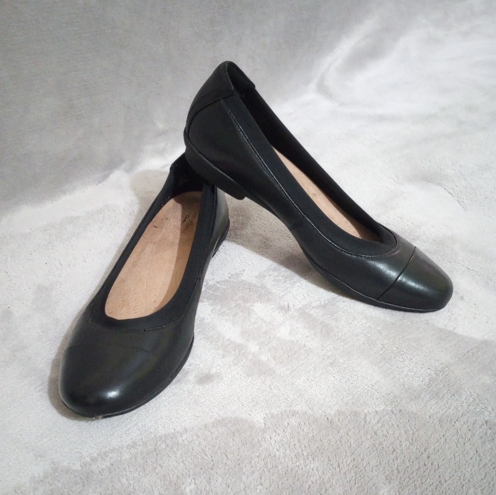 Clarks Black Leather Ballet Flats 7.5 NWOB